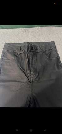 Woskowane spodnie czarne
