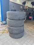 Komplet opon zimowych Goodyear UltraGrip 275/45 R21 – używane