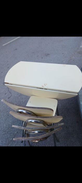 mesa dobravel com 4 cadeias
