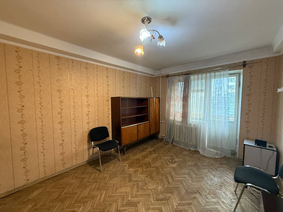 Центр! Золоті ворота! Університет! Чеховський провулок,  2