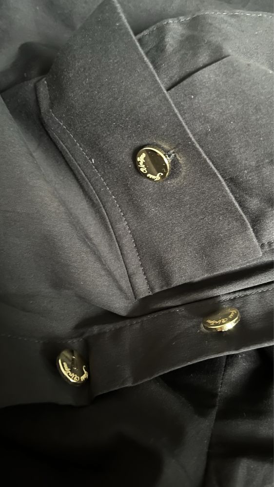 Czarny kombinezon jumpsuit JUST Unique długi rękaw pasek złote guziki