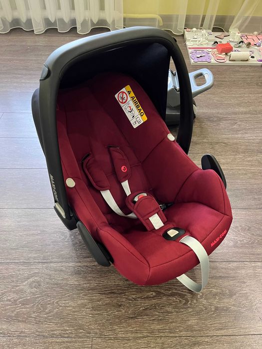 Крісло MAXI-COSI Pebble Pro + кріплення IZOFIX.