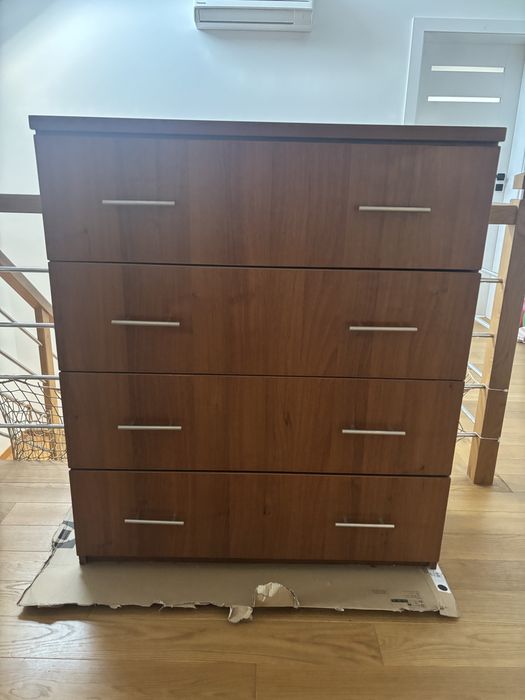 Komoda z 4 dużymi szufladami