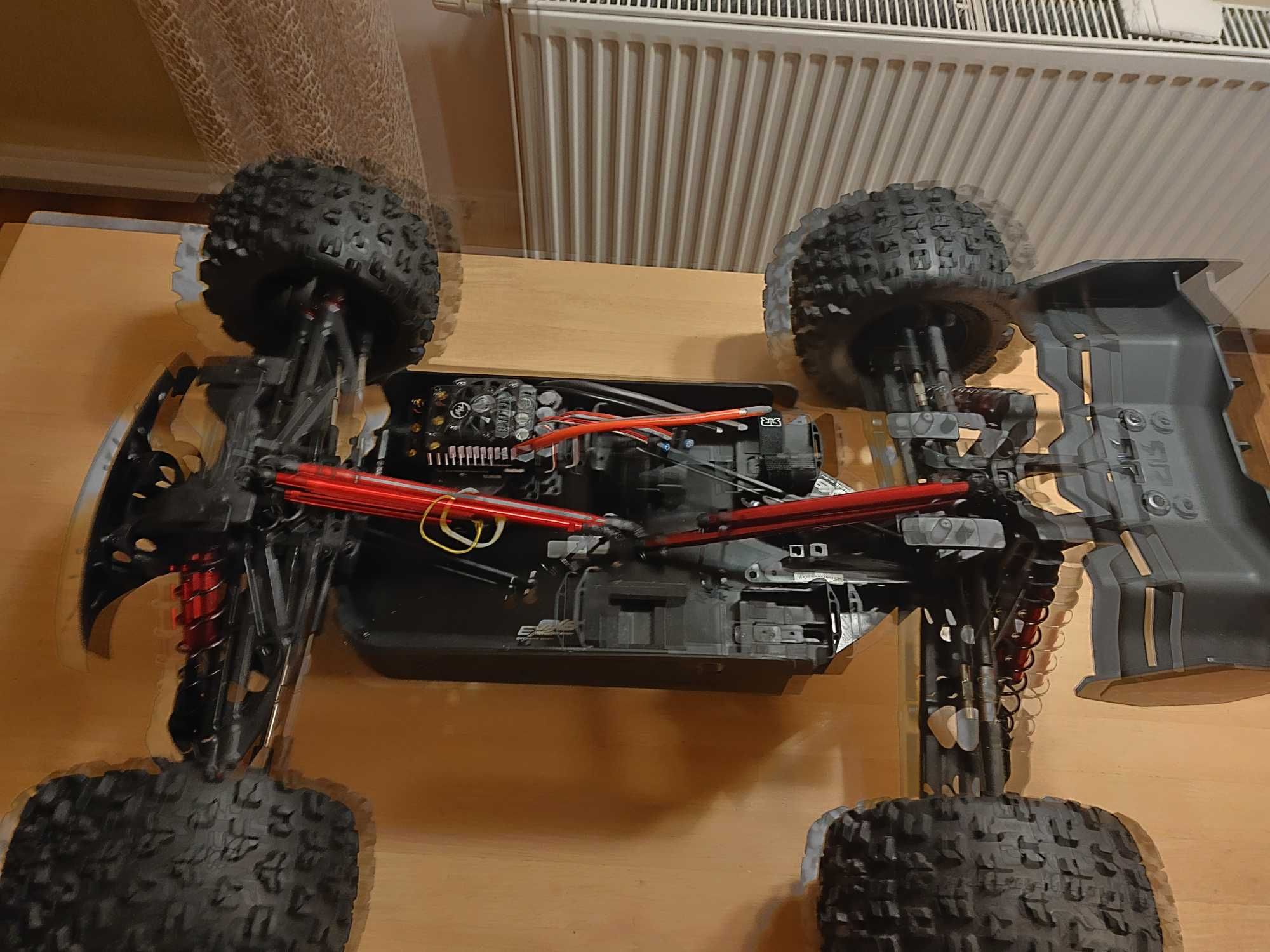 Model RC KRATON 8S 1/5 4WD EXTREME Bash Roller