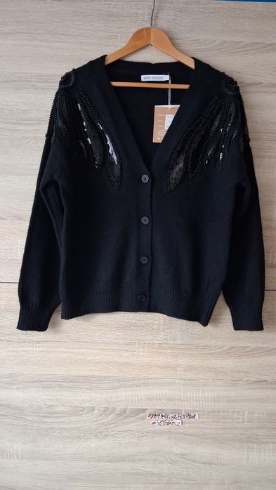 Czarny rozpinany sweterek damski