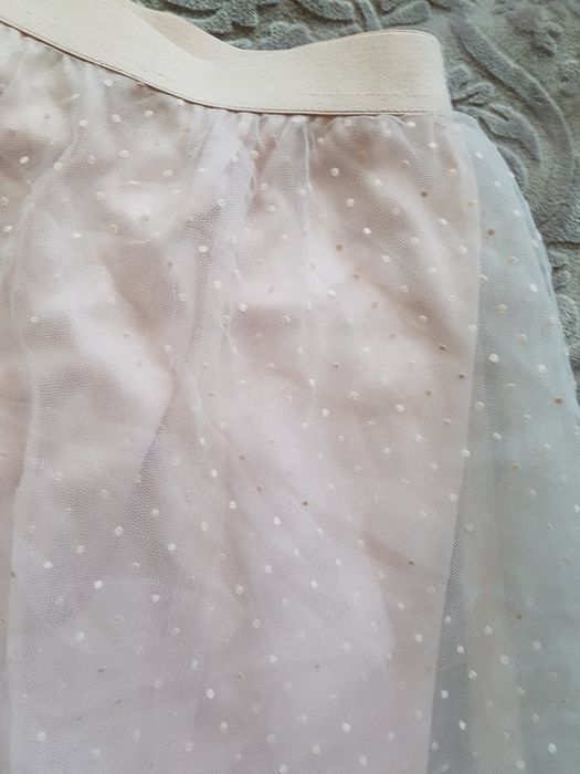 Różowa spodnica tiulowa w male groszki, kropki Mohito 140-146