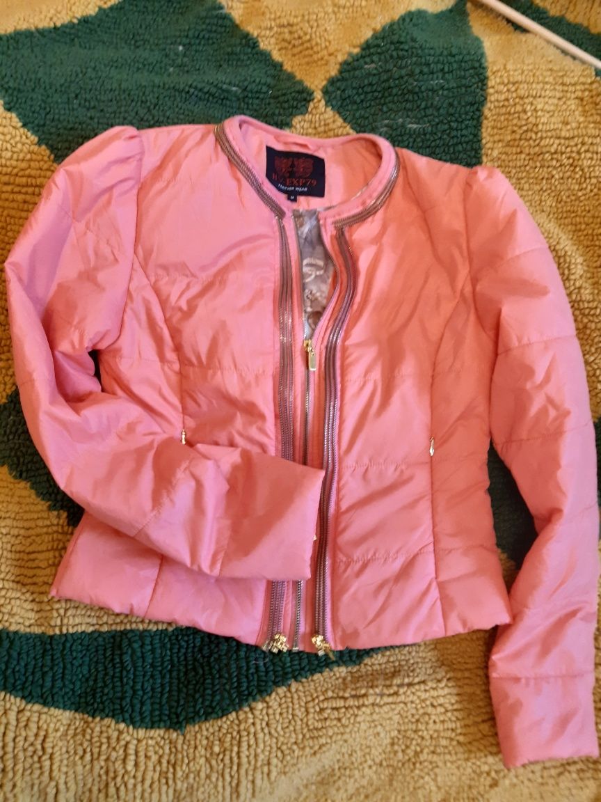 Różowa pikowana kurtka zameczki