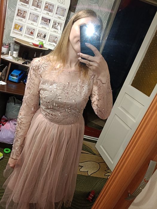 Пудрова ніжна святкова сукня з фатином