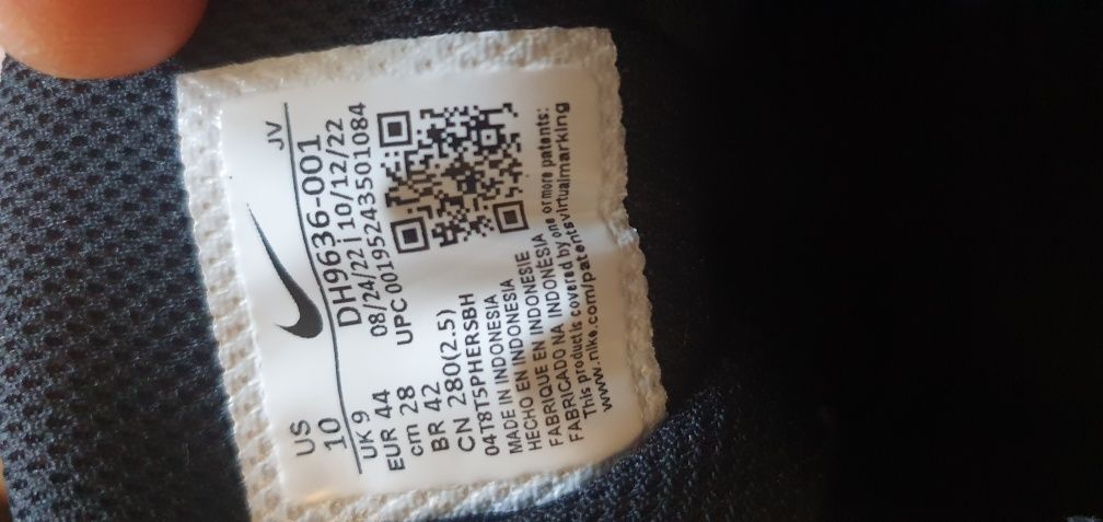 Продам кросівки NIKE
