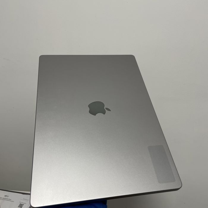 Екран на MacBook Pro 16 2021