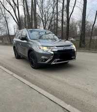 Mitsubishi Outlander 2.4  2020