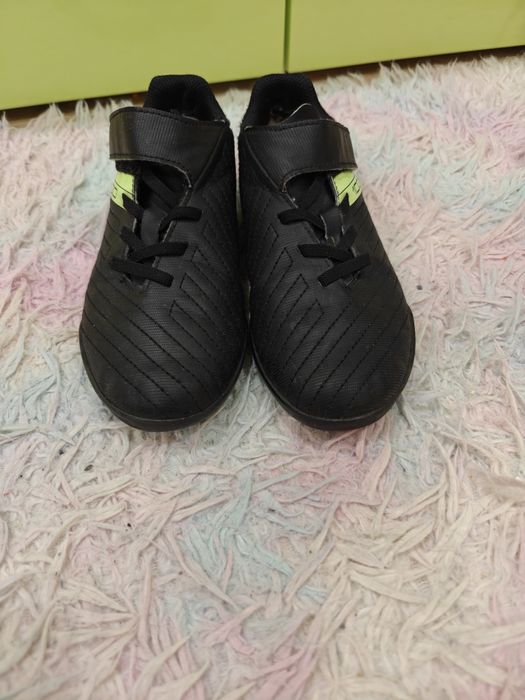 Buty do piłki nożnej dla chłopca r.34