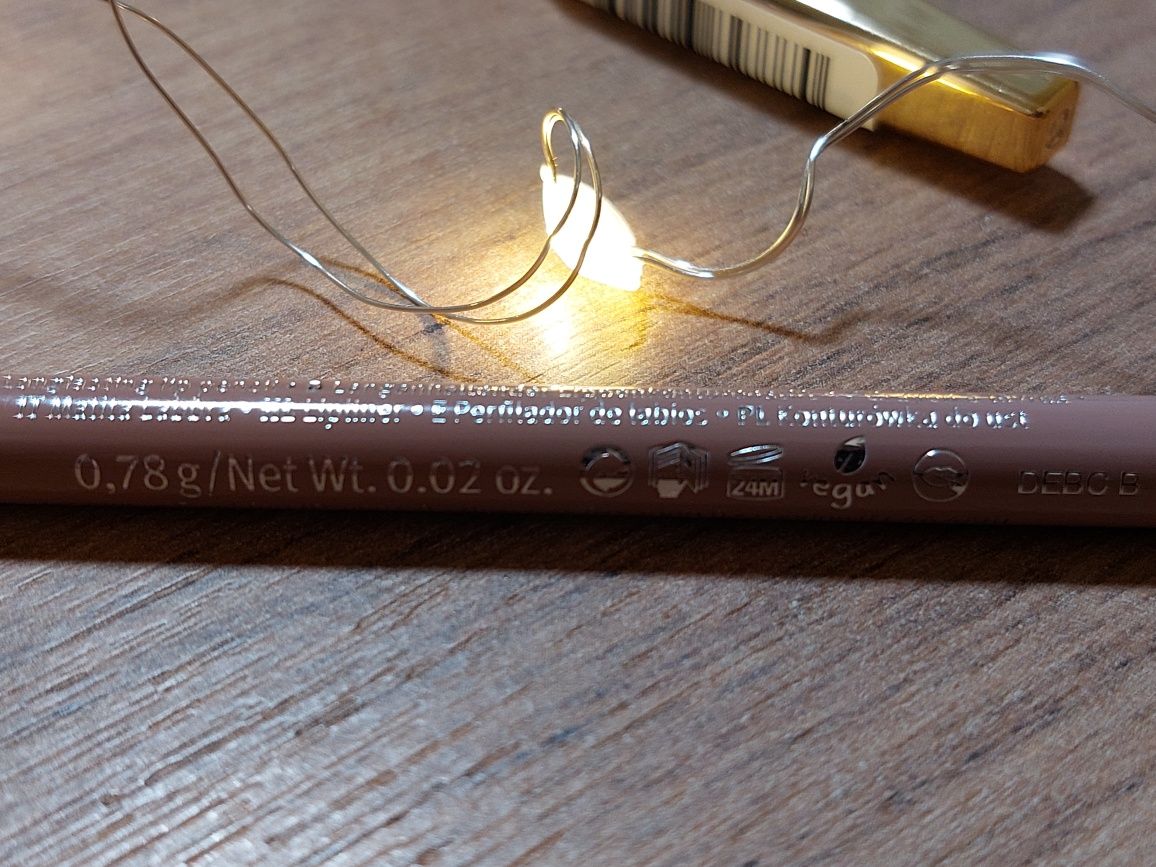 Нюдові Контурні олівці для губ