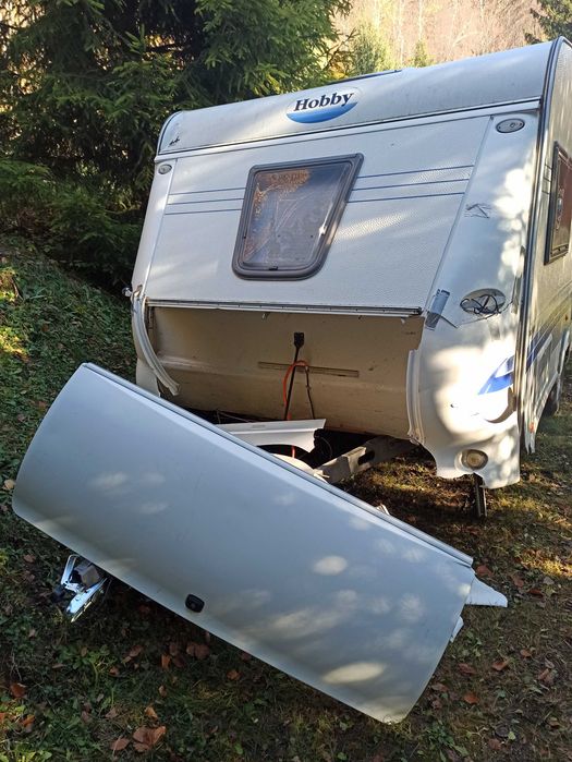 Okno do turystycznej przyczepy hobby