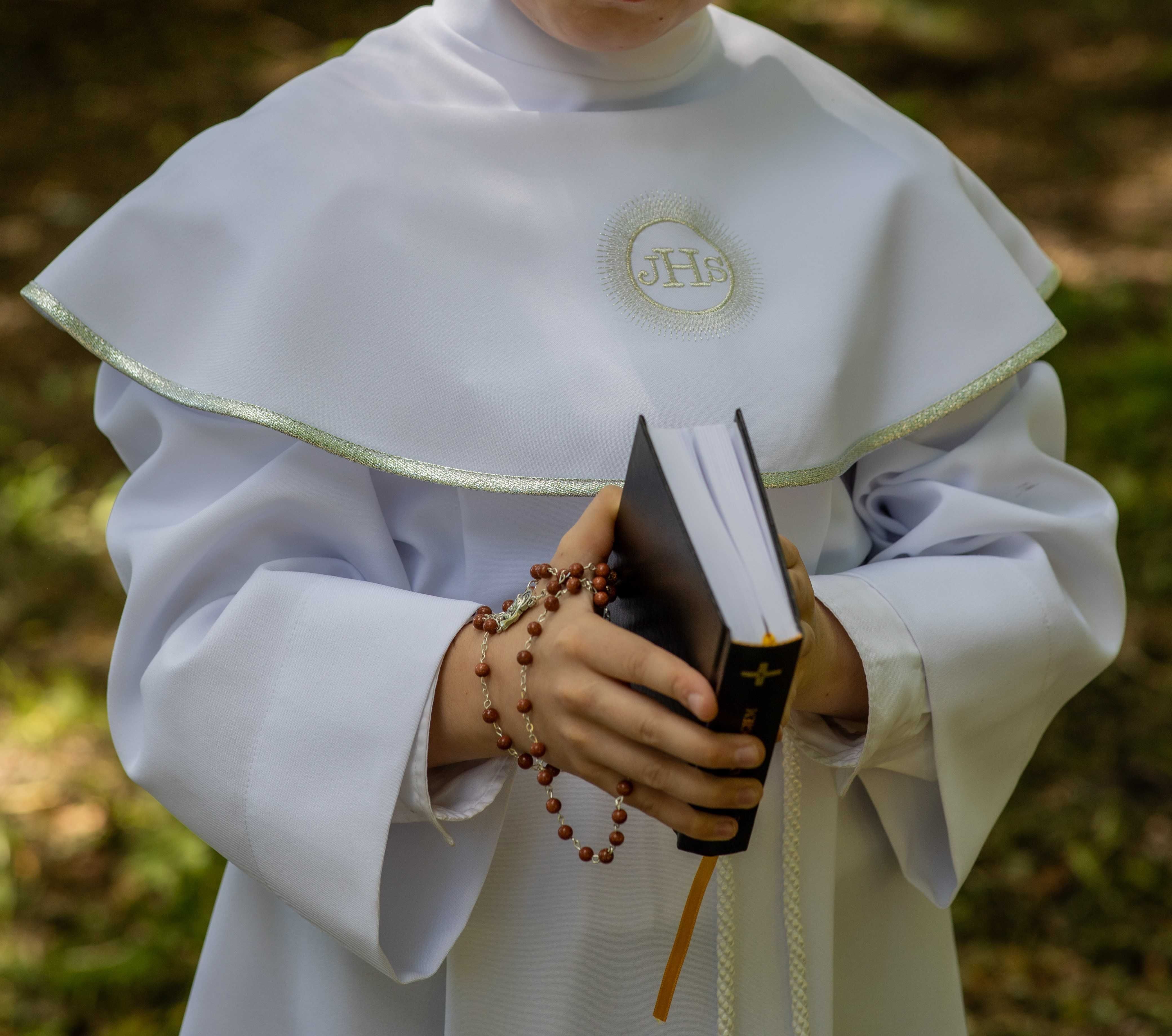 Alba komunijna (r. 140) z białą nerką, została 1 szt.