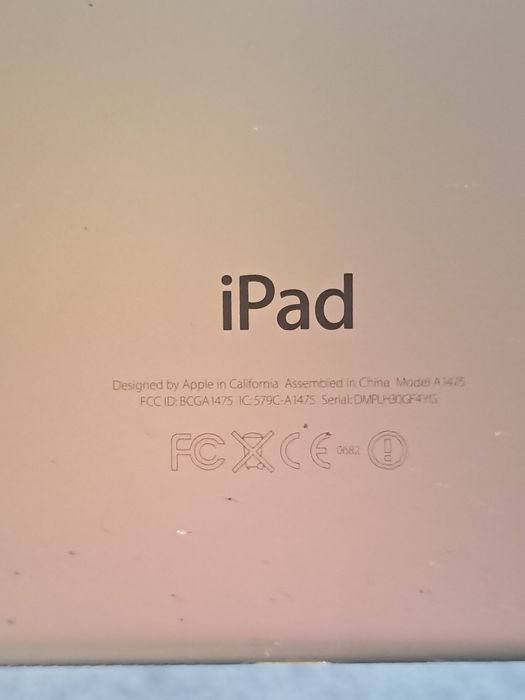 Планшет iPad 4 ,на запчастини