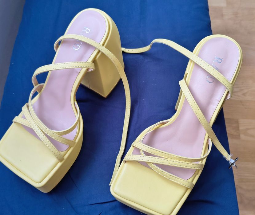 Buty sandałki na koturnie