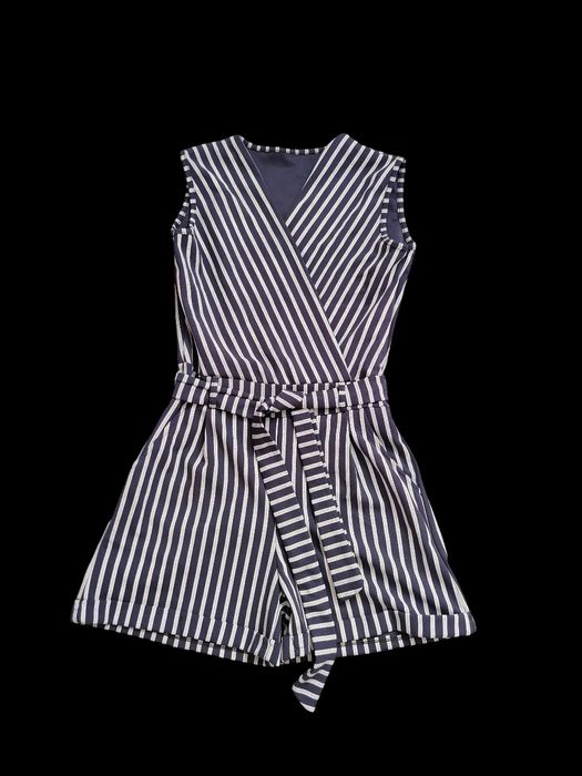 Ромпер жіночий з поясом.