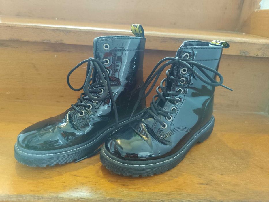 Bota estilo Militar Polida, preta, tamanho 35