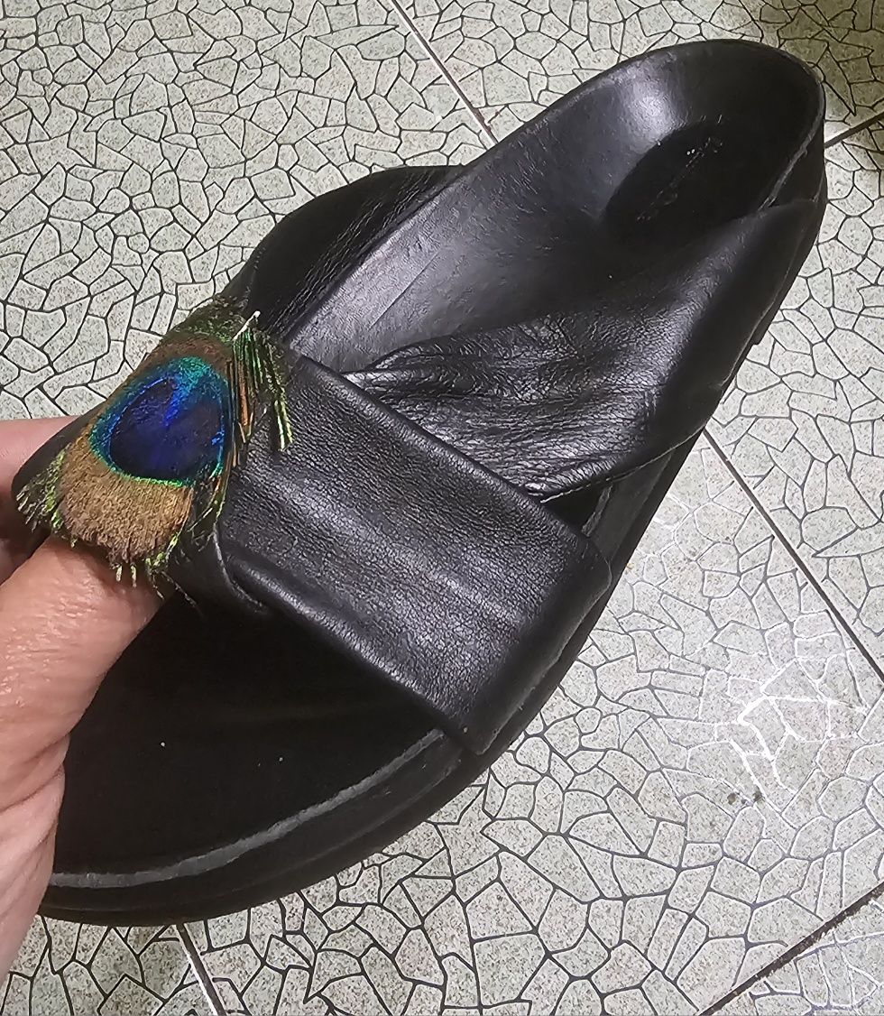 Оригинальные,  кожаные босоножки " Massimo Dutti "40p.
