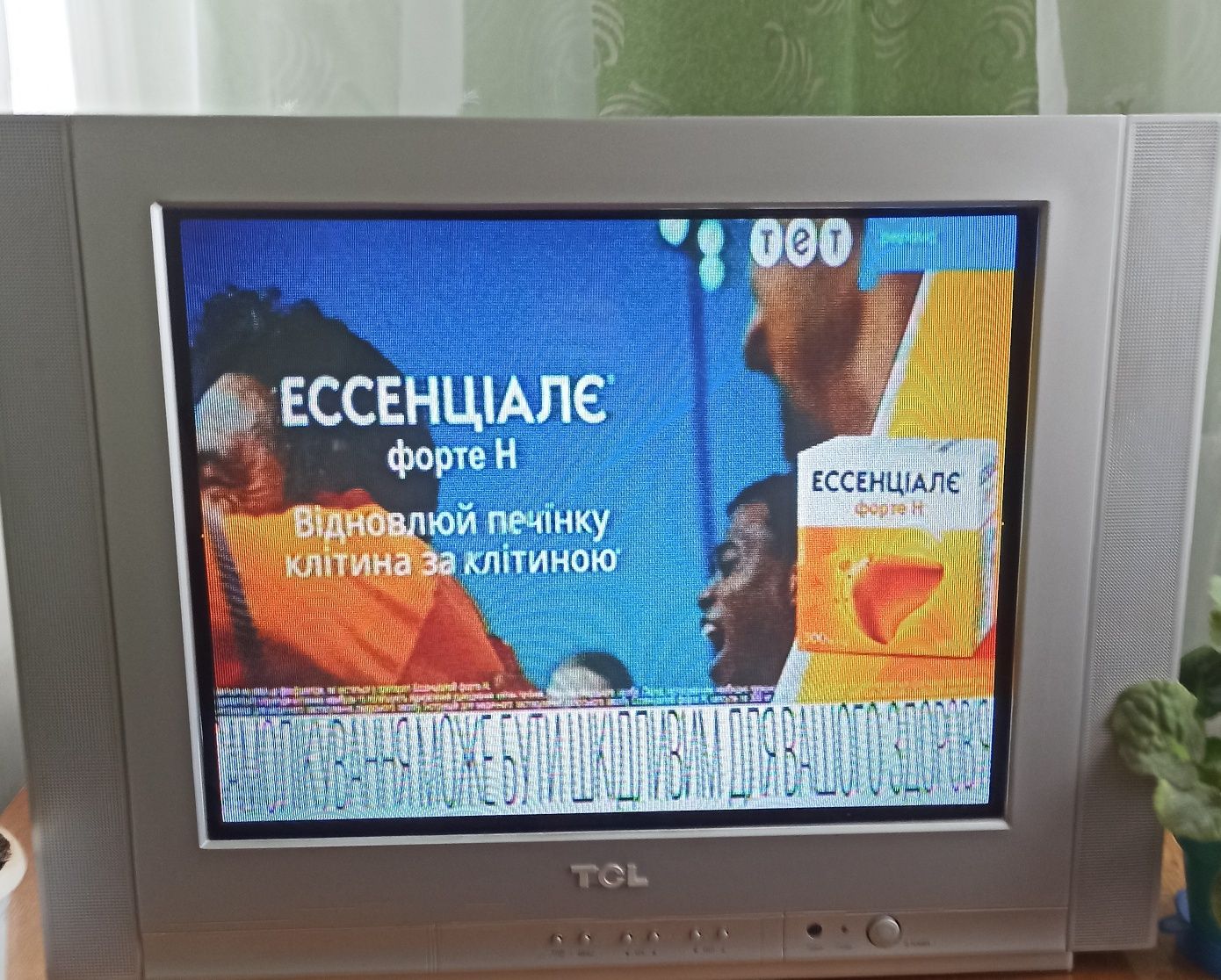 Телевізор ТСL з плоским екраном