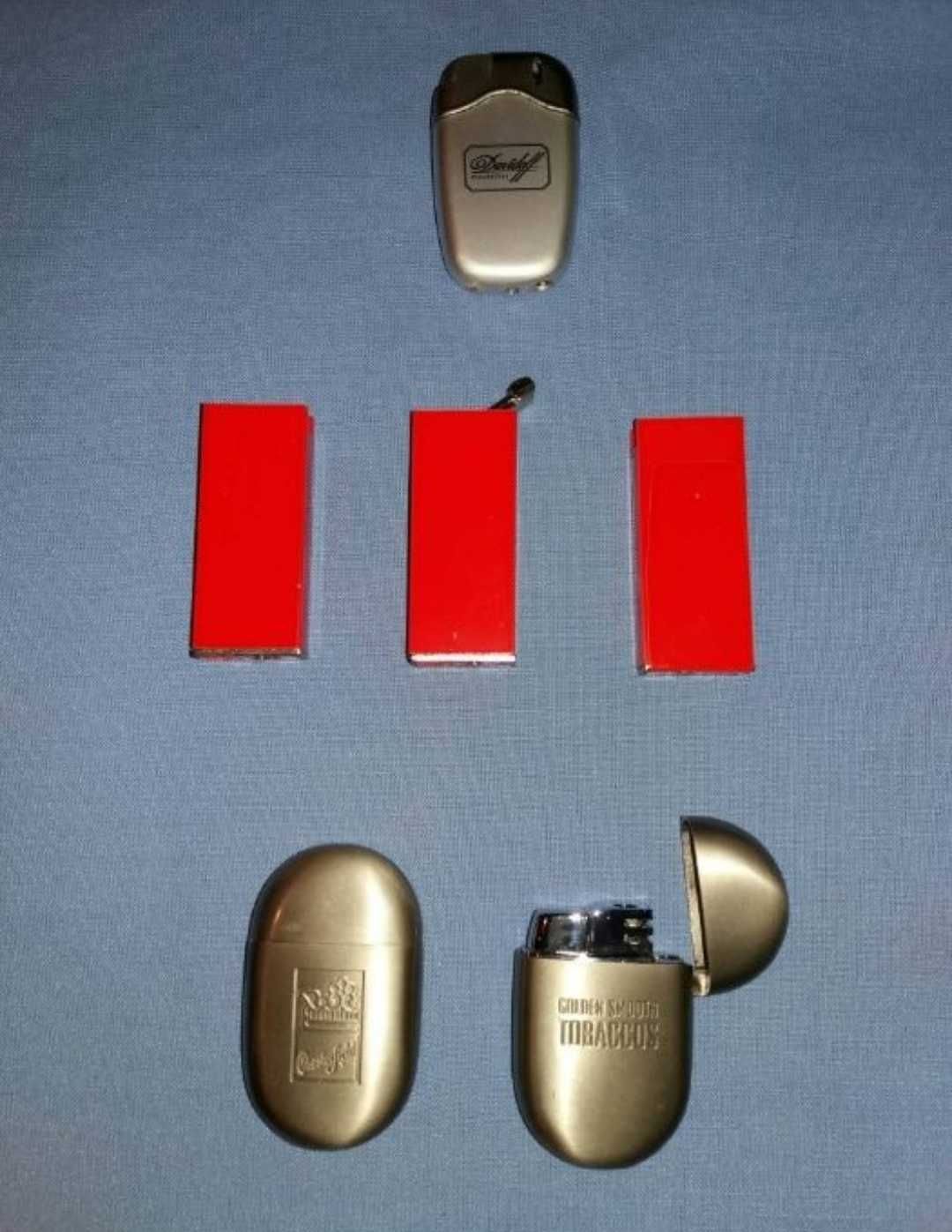Conjunto de 26 isqueiros e 10 porta-isqueiros com publicidade