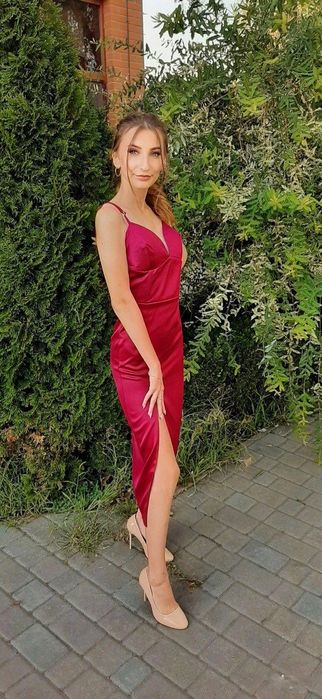 Продам вечірню сукню, розмір хс-с(42-44), в хорошому стані