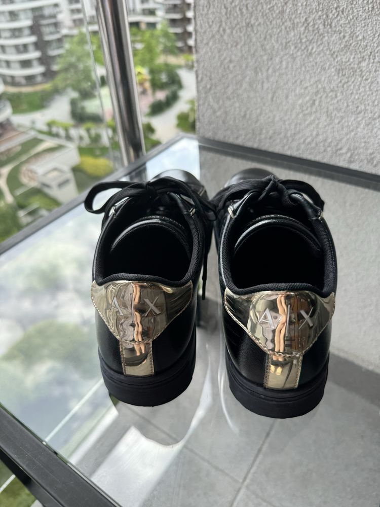Жіночі кеди Armani Exchange 40,5 розмір
