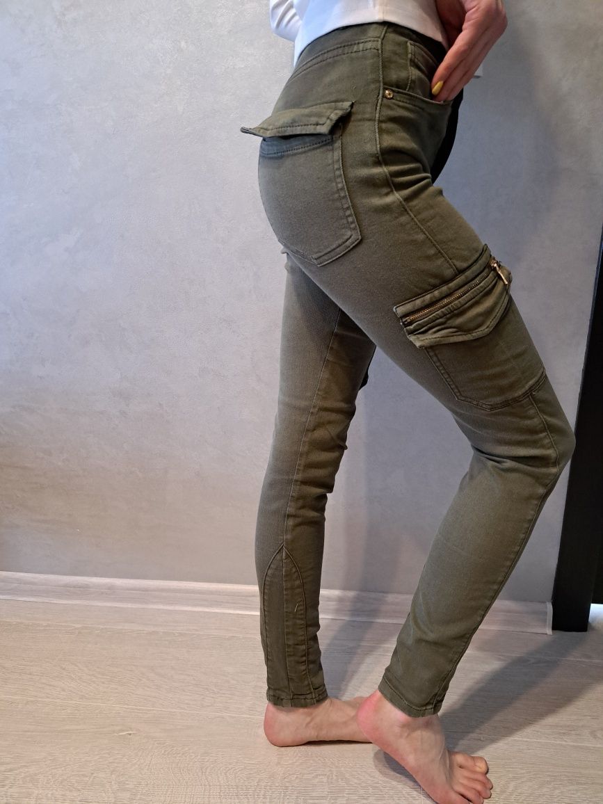 Супер гарні брюки Бершка, джинси на дівчину
