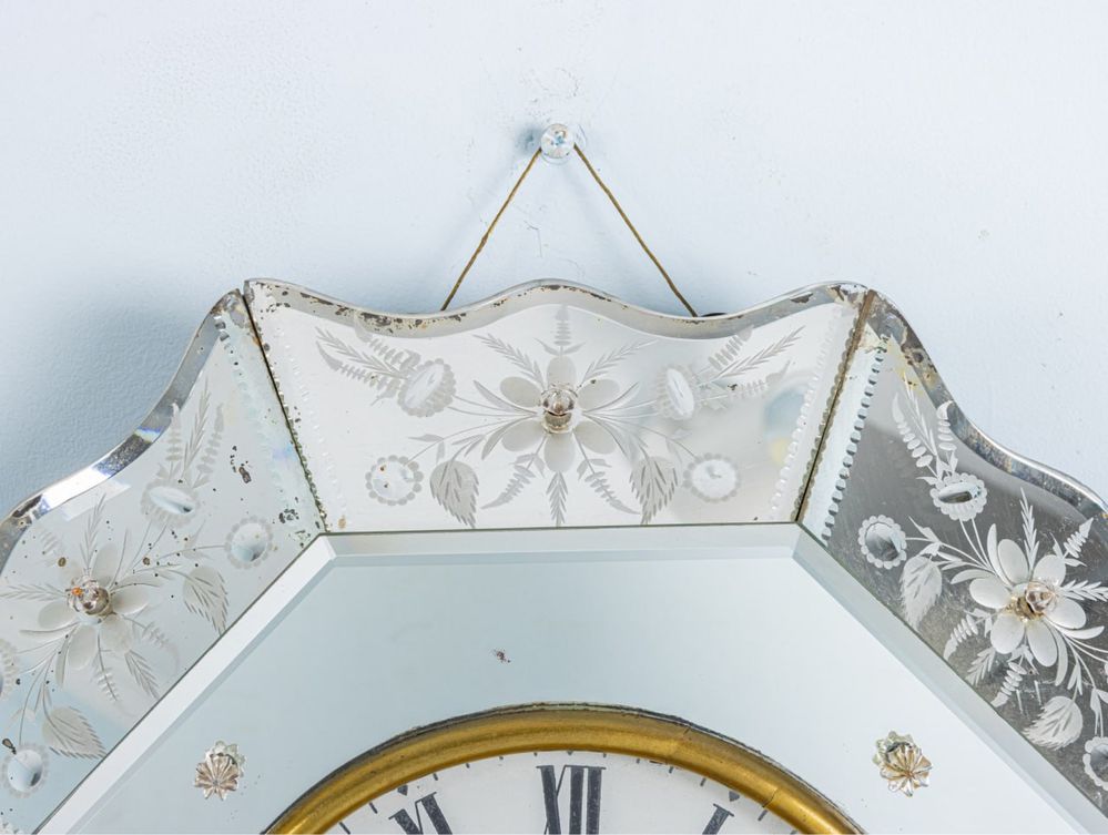 Антикварний настінний годинник з венеціанського скла