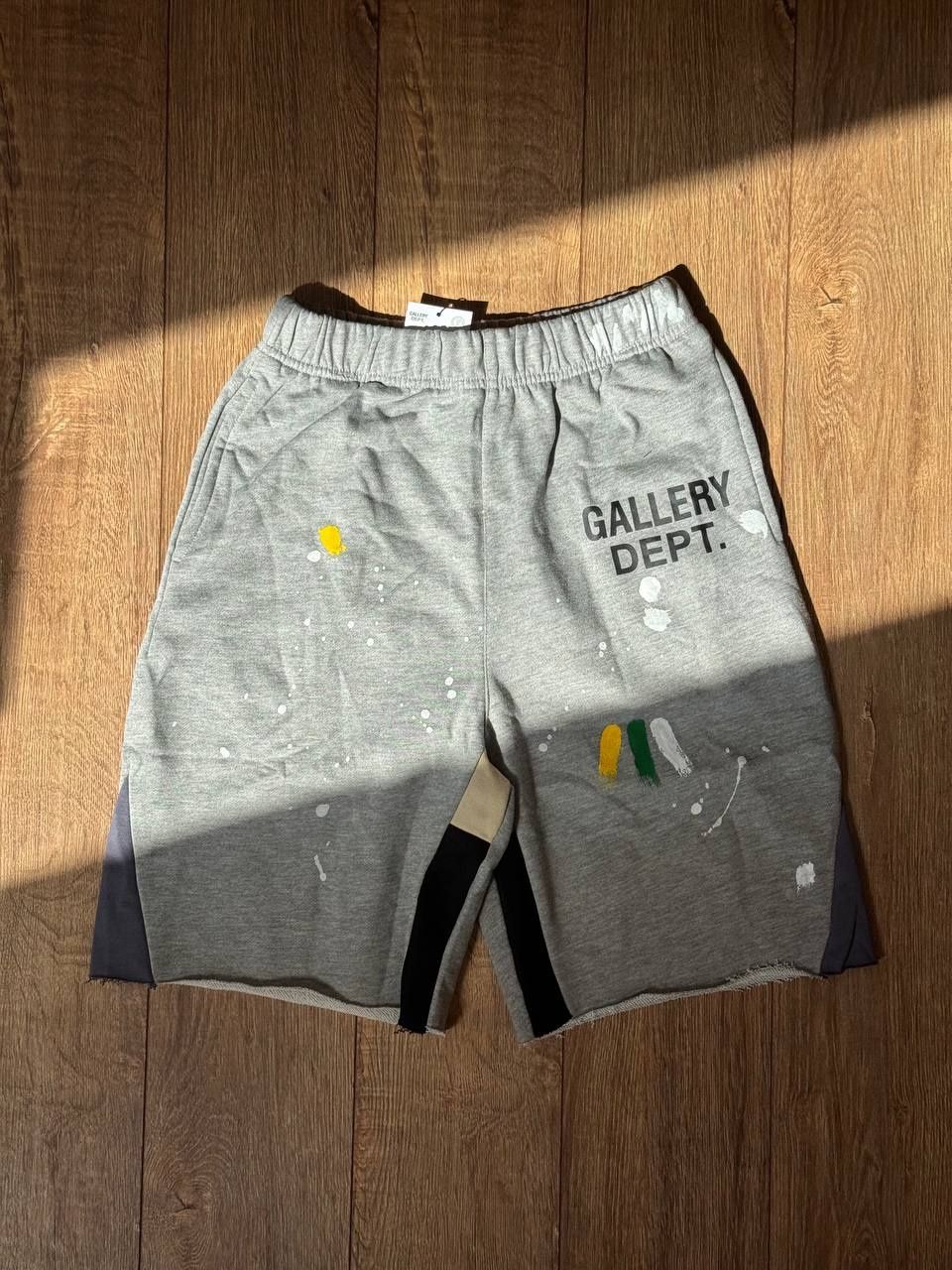 Шорти сірого кольору Gallery Dept