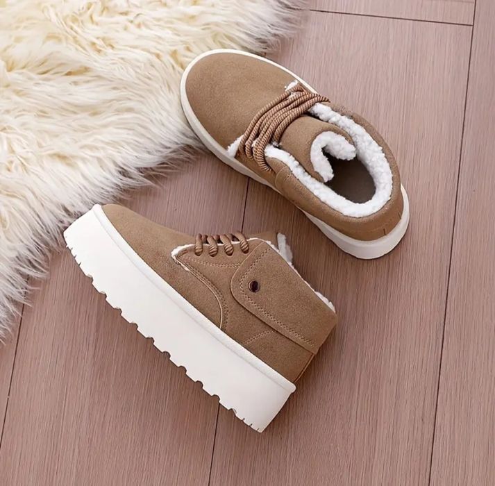 Жіночі зимові ботінки, уггі