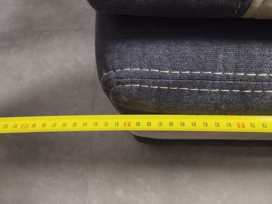 Łóżko typu tapczan z pojemnikiem na pościel