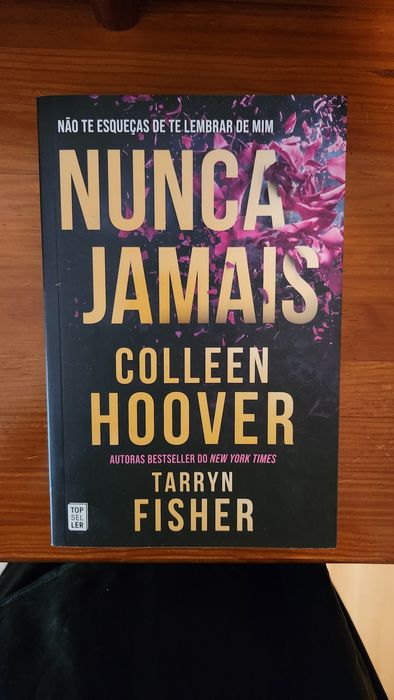 Livro Colleen Hoover e Tarryn Fisher