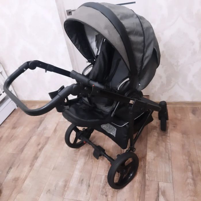 Дитяча коляска в ідеальному стані