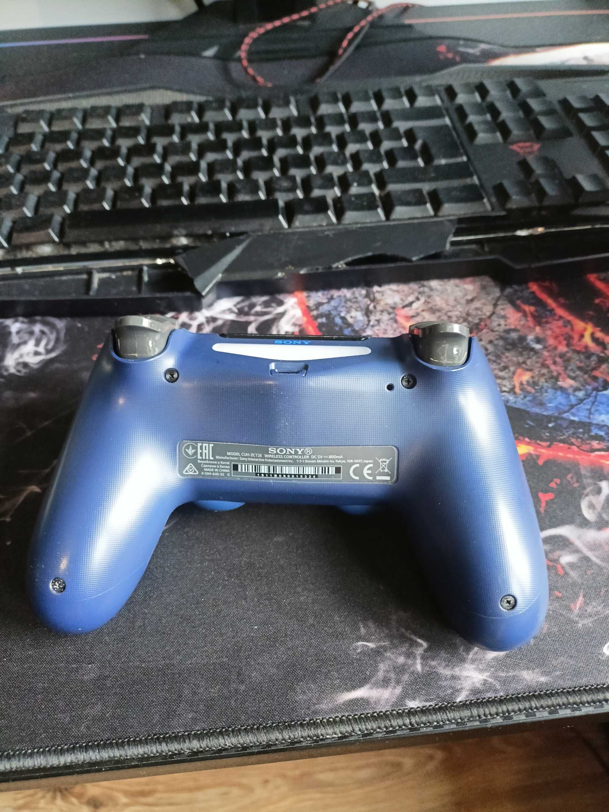 Pad do PS4 z obudową