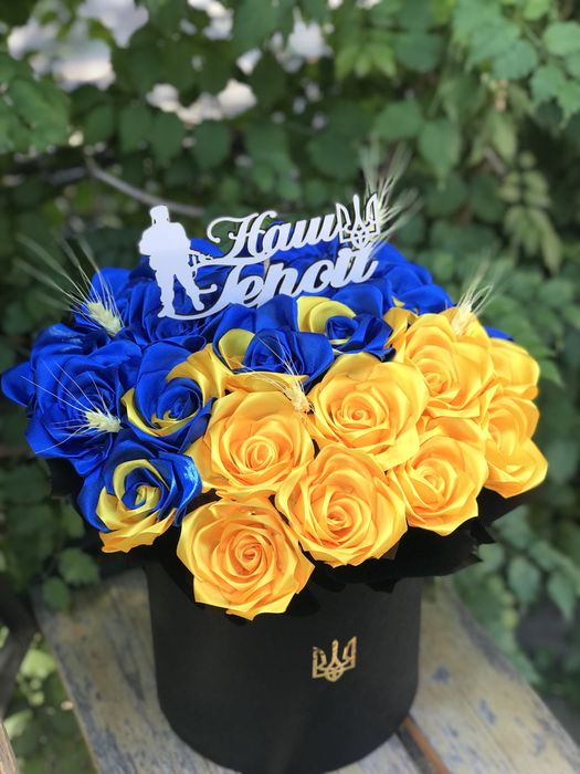 Композиція під замовлення на кладовище, алею слави, букети зі стрічок