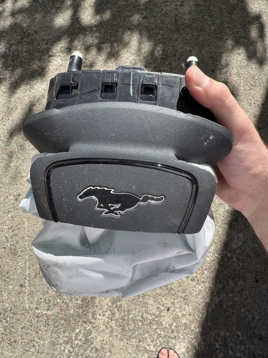 Під відновлення передня права піввісь, подушка руля, арка Ford Mach-e