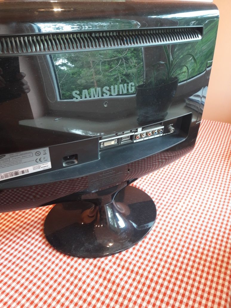 Monitor 22" Samsung T220HD DVBT