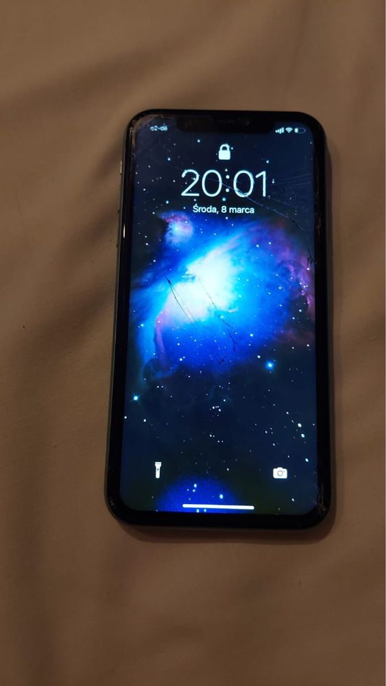 iPhone 11 128GB zbity przód