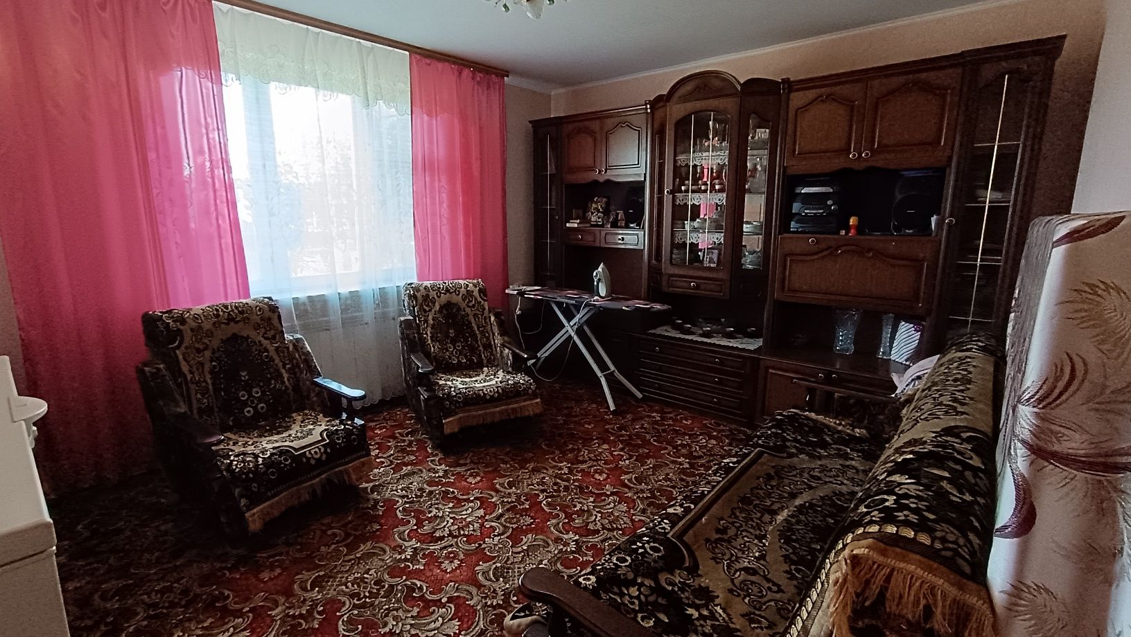 3 кімн. будинок з газом. Всі меблі  та техніка.Поруч ліс
