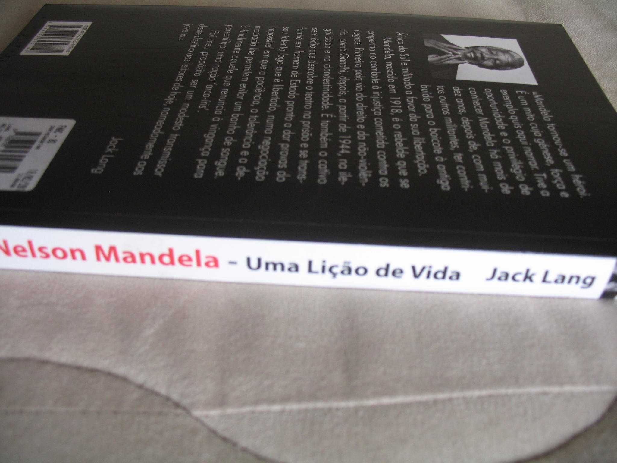 Livro novo alusivo a uma figura histórica Nelson Mandela