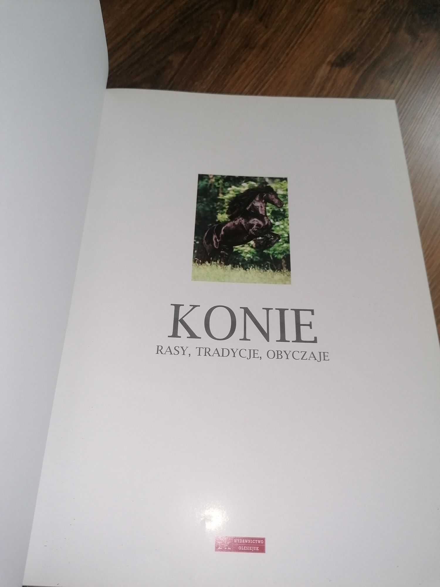 Album Konie rasy, tradycje, obyczaje