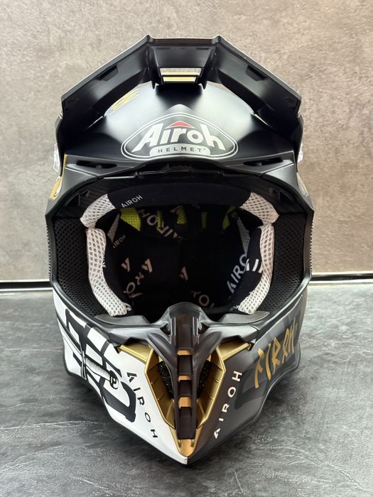 Шолом Airoh twist 2.0