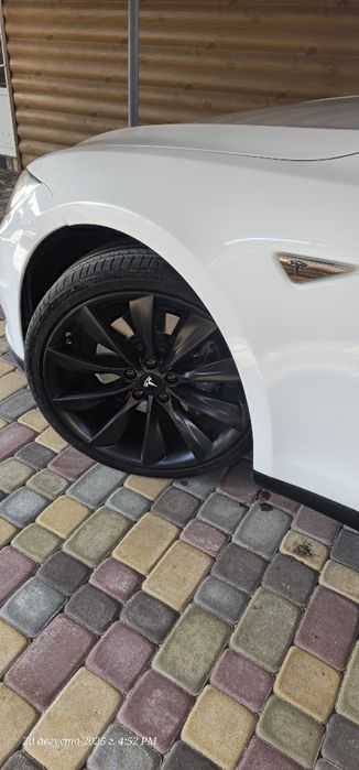 Продам Tesla S p85+