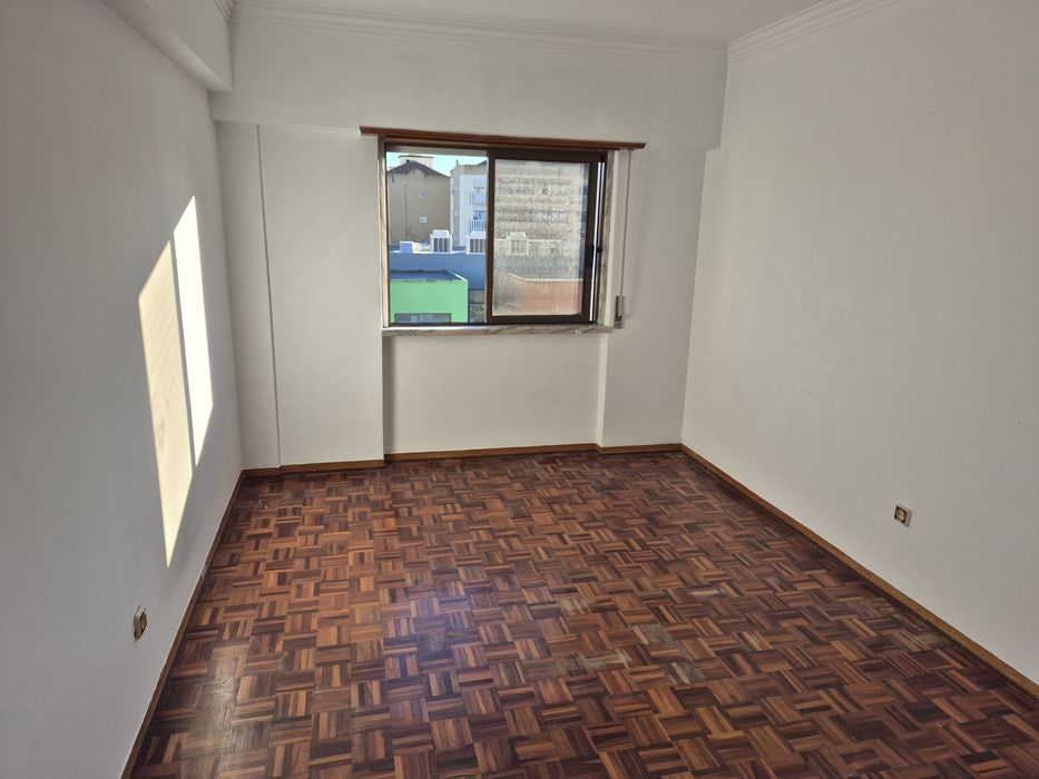 Quarto Grande e Luminoso – Odivelas (Centro) – 420€ – Disponível já