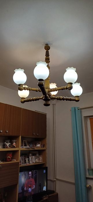 Sprzedam cena do uzgodnienia  segment ,żyrandol i kinkiety toczone ,su