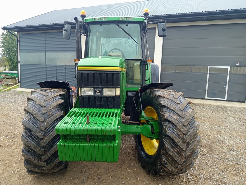 Ciagnik John Deere 6800