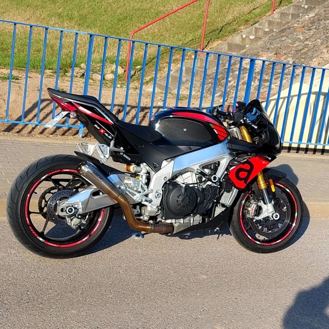 Aprilia tuono v4 1100 Salon PL