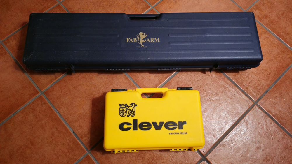 Artigos caça, mala para cartuchos e mala para caçadeira